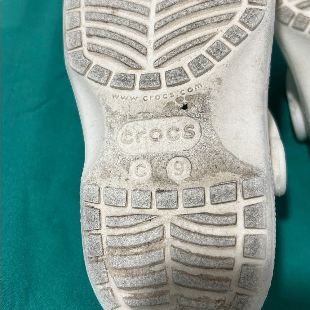 Kids White Clogs Sz: C9 - Picture 8 of 8